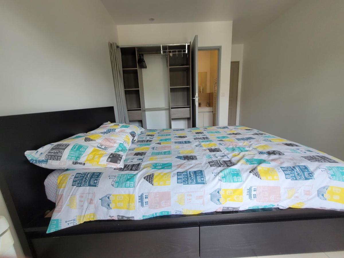Residence De La Gare, Chambre Meublee ロンジュモー エクステリア 写真